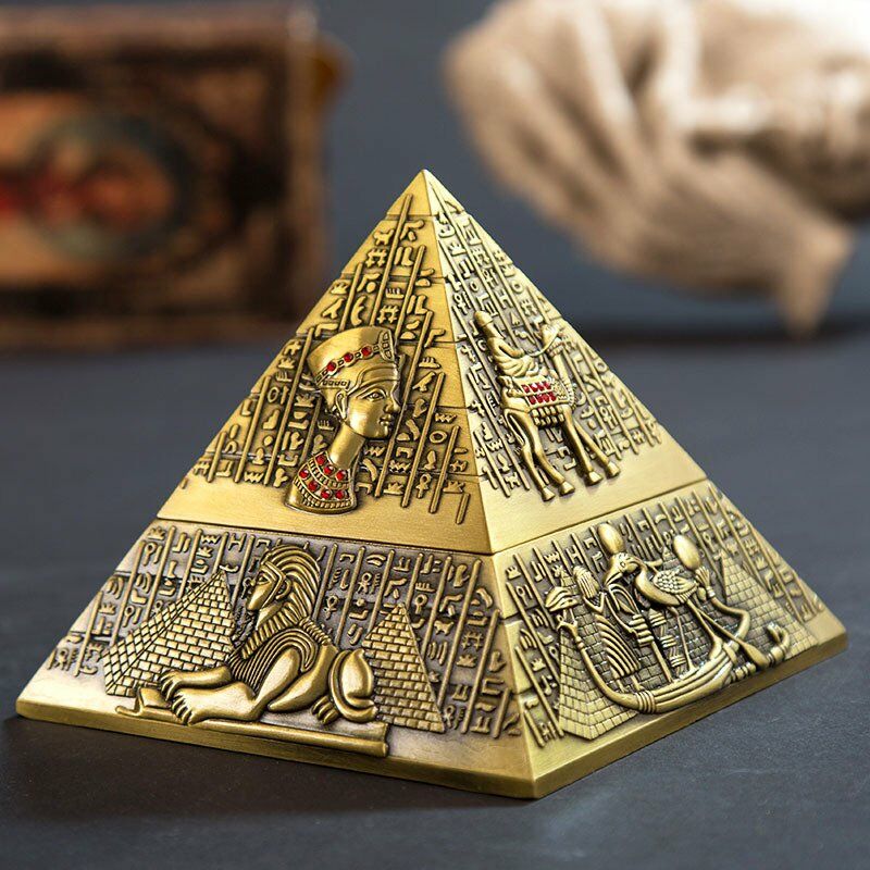 Cenicero piramidal de metal retro con tapa cortavientos
